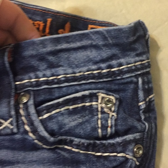 Rock Revival Charlotte Capris - Picture 4 of 7